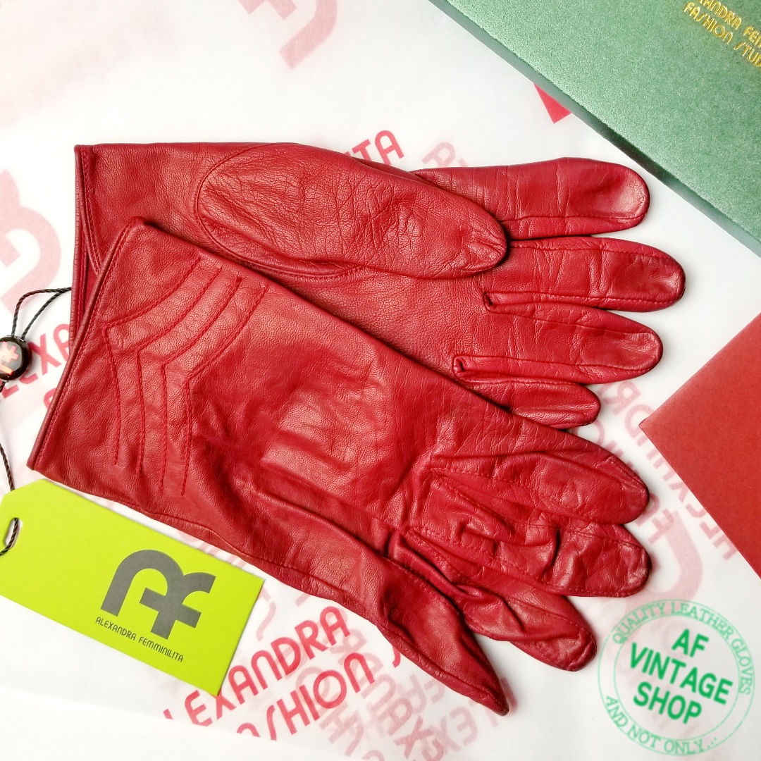 SPECIFICALLY THIS PAIR OF SHORT VINTAGE RED LEATHER GLOVES